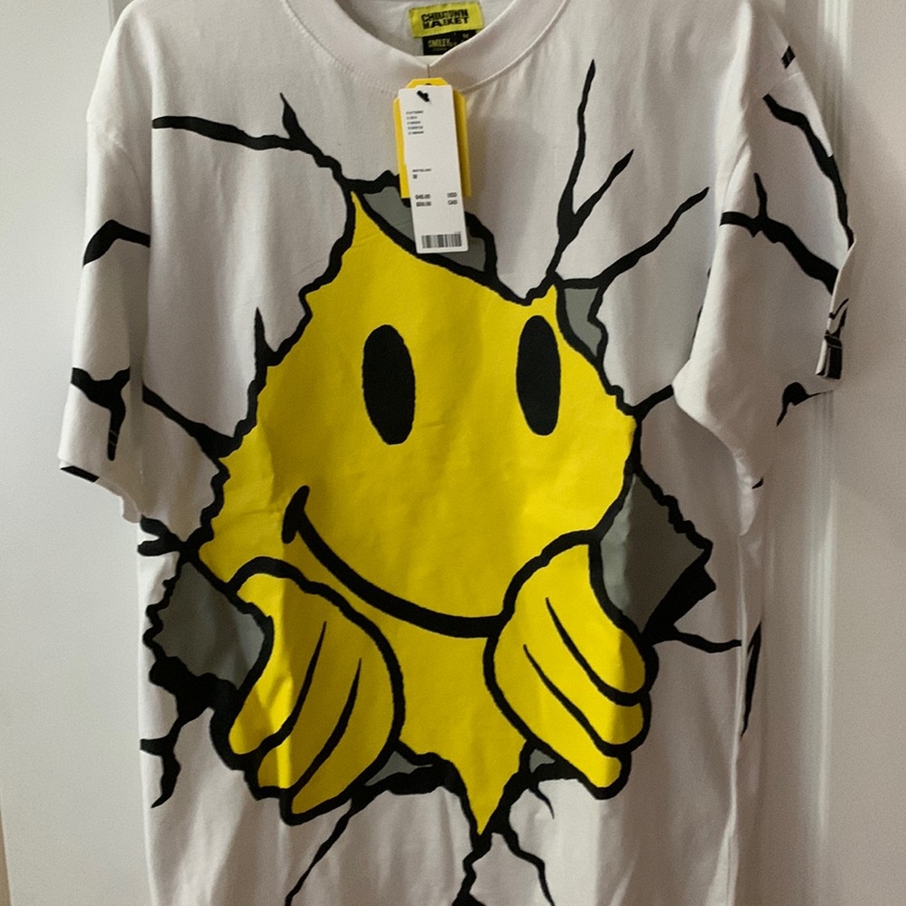 NWT Chinatown Market Smiley Dry Wall Breaker White T-Shirt. Size M